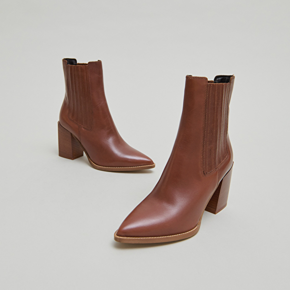 Boots à talons et bouts pointus in cognac leather | PERLINE