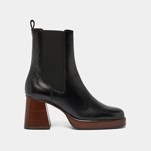 Square toe and elastic boots in black distressed leather | BECCA