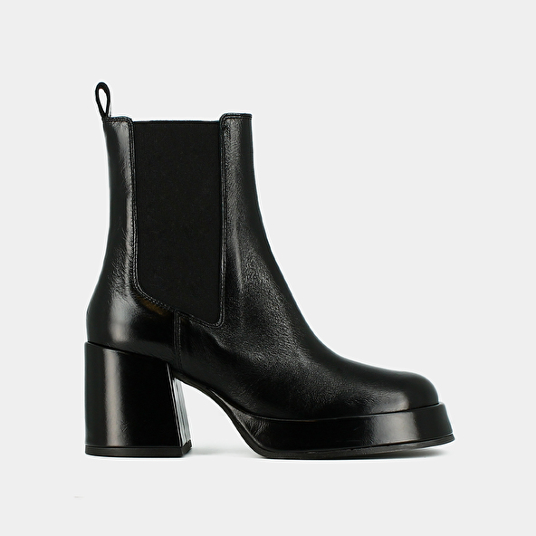 Platform boots with square toes in black aged leather | BRADLEY