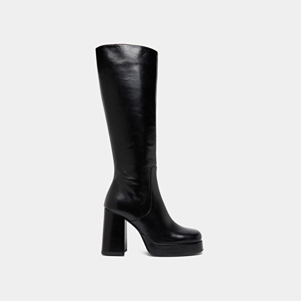 Boots with heels and square toes in black aged leather | BRYAN