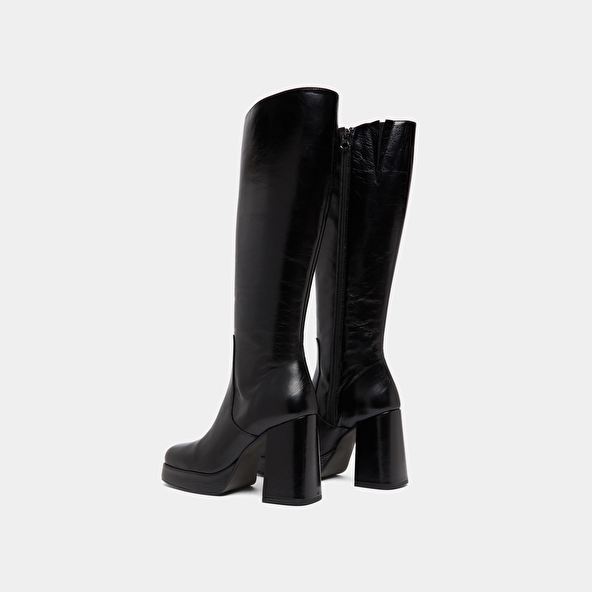 Boots with heels and square toes in black aged leather | BRYAN