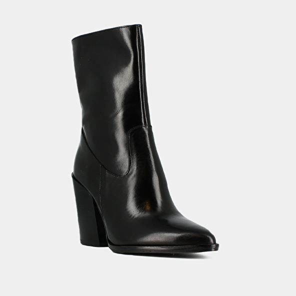 Heeled boots with pointed toes in black leather | BUSTER