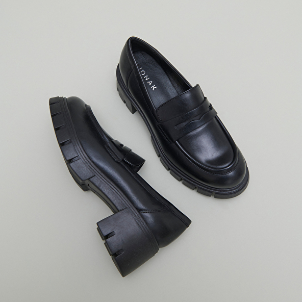 Heeled loafers in black leather | ARON