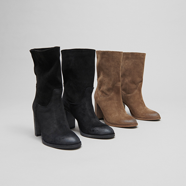Boots with heels and oval toes in cognac suede | FRANCINE