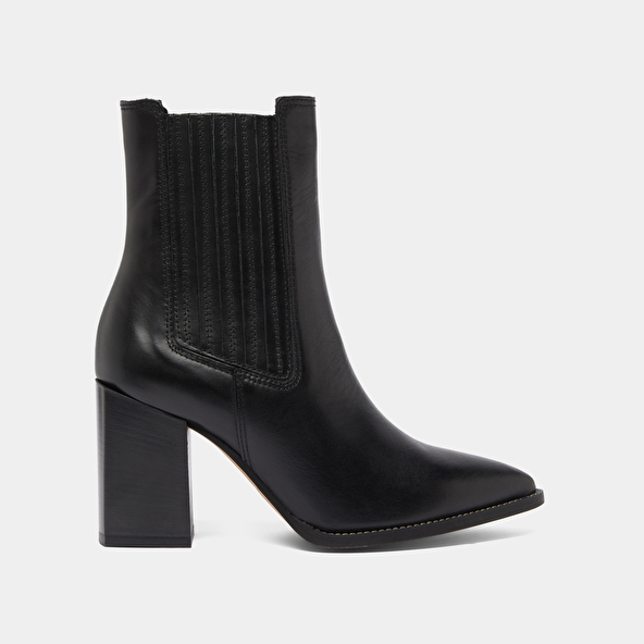 Ankle boots with heels and pointed toes in black leather | PERLINE