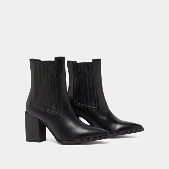 Ankle boots with heels and pointed toes in black leather | PERLINE