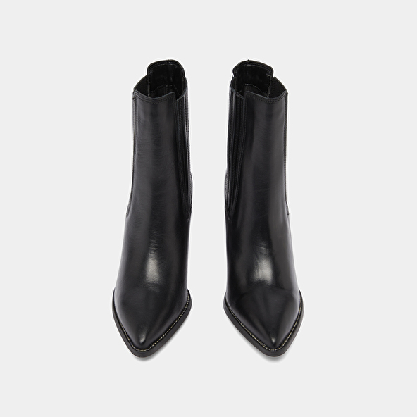 Ankle boots with heels and pointed toes in black leather | PERLINE