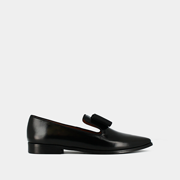 Loafers with bows and pointed toes in black leather | ANGLET