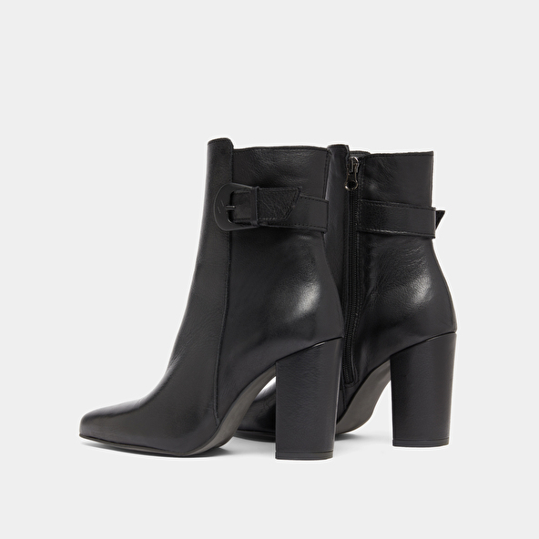 Bottines à bouts pointus et boucles in black leather | BETH
