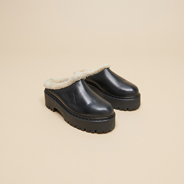 Round-toed mules with notched soles in black leather | RAYA