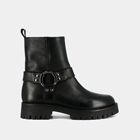 Boots with straps and notched soles in black grained leather | REGINA