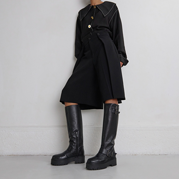 Chunky Strap Boots with Treaded Soles in black grained leather | REINE