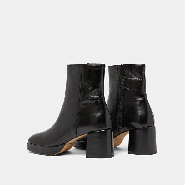Square-toe boots in black aged leather | VANVES