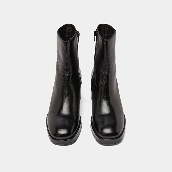 Square-toe boots in black aged leather | VANVES