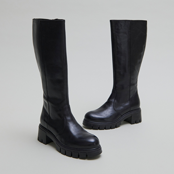 Bottes à semelles crantées in black leather | ANTONIN