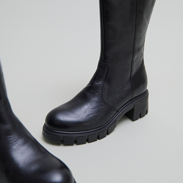 Bottes à semelles crantées in black leather | ANTONIN
