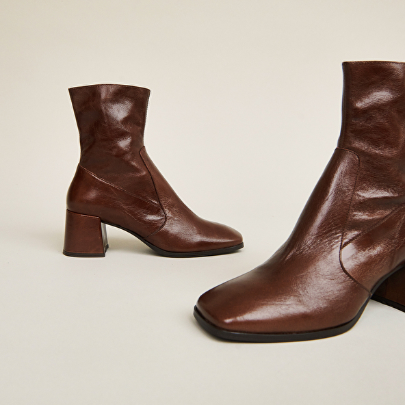 Oval-toe boots in brown aged leather | ARGENTAT
