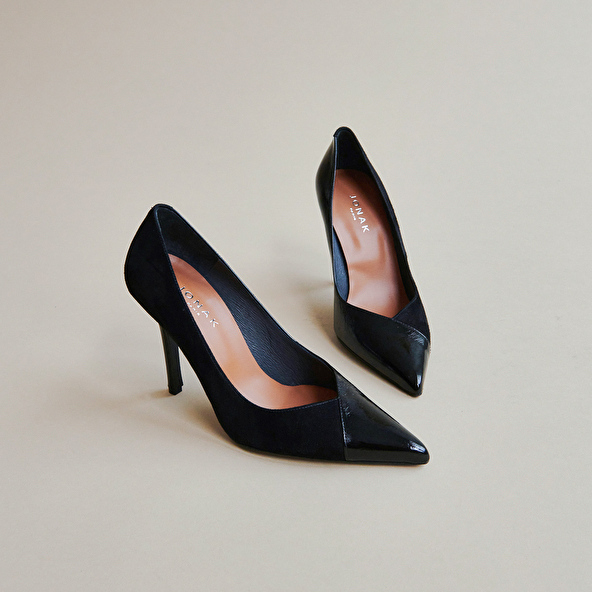 Pumps pointed in black leather and black velvet | DOUG
