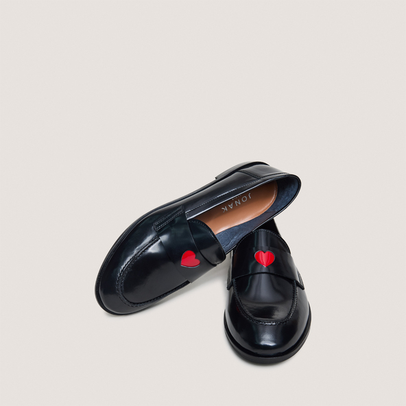 Loafers round-tipped in black shiny leather | DONJUAN