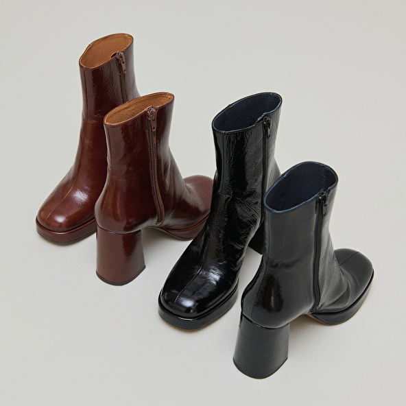Mocassins à talons et bouts arrondis in black leather | VOLTURA