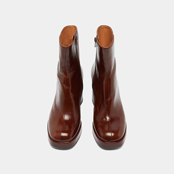 Mocassins à talons et bouts arrondis in black leather | VOLTURA