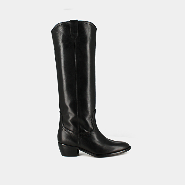 High boots with oval toes in black leather | MANHATTAN