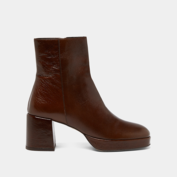 Square-toe boots in aged brown leather | VANVES