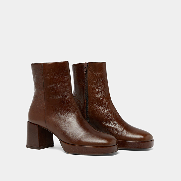 Square-toe boots in aged brown leather | VANVES