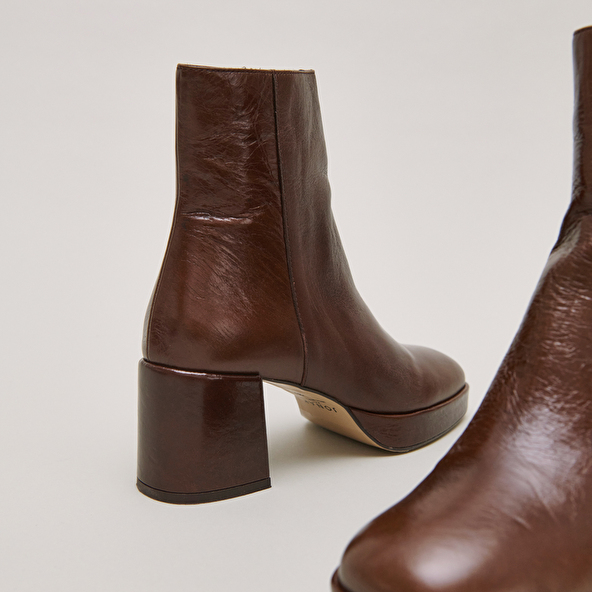 Square-toe boots in aged brown leather | VANVES