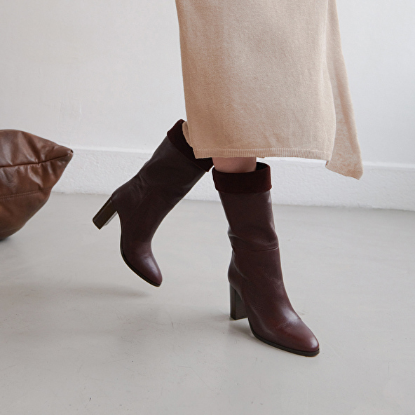 Pointed boots in burgundy leather and velvet | VANNES