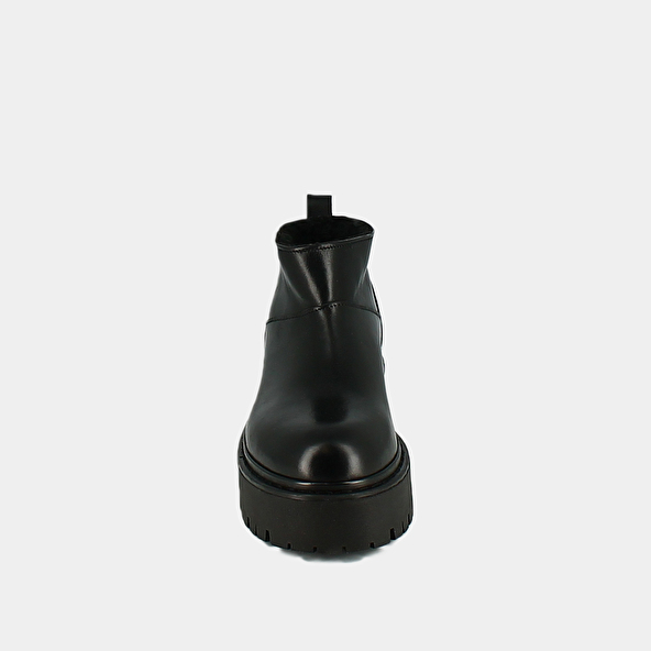 Boots with notched soles in black leather | RADIO