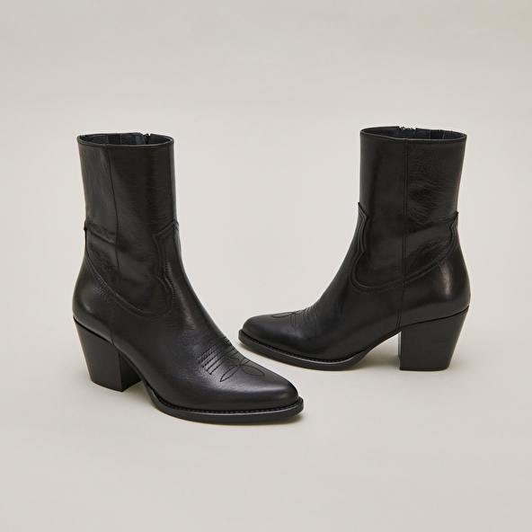 Heeled ankle boots with topstitch in black leather | DJAMENA