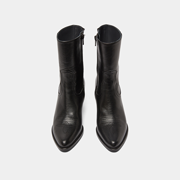 Heeled ankle boots with topstitch in black leather | DJAMENA