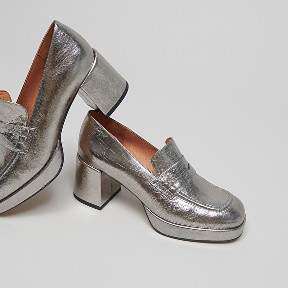 Loafers with platforms in silver leather | VOLTURA