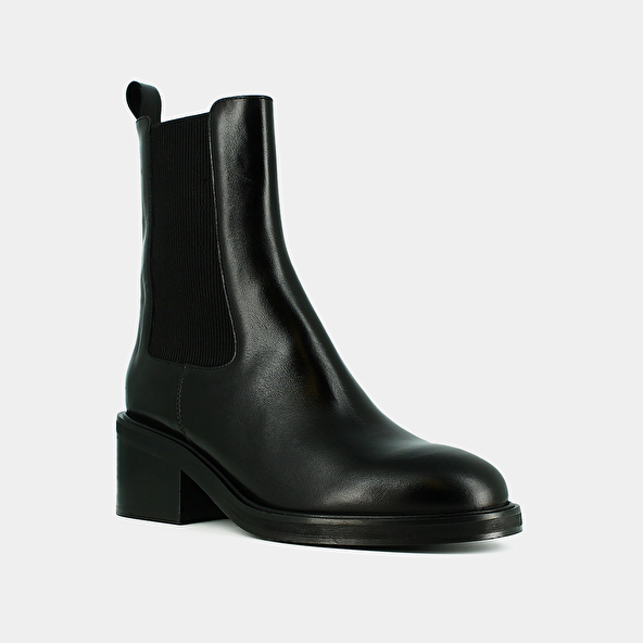 Boots with elastics in black leather | DEMOISELLE