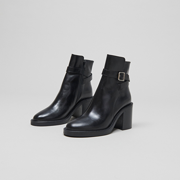 Ankle boots with high heels in black leather | DACTYLO