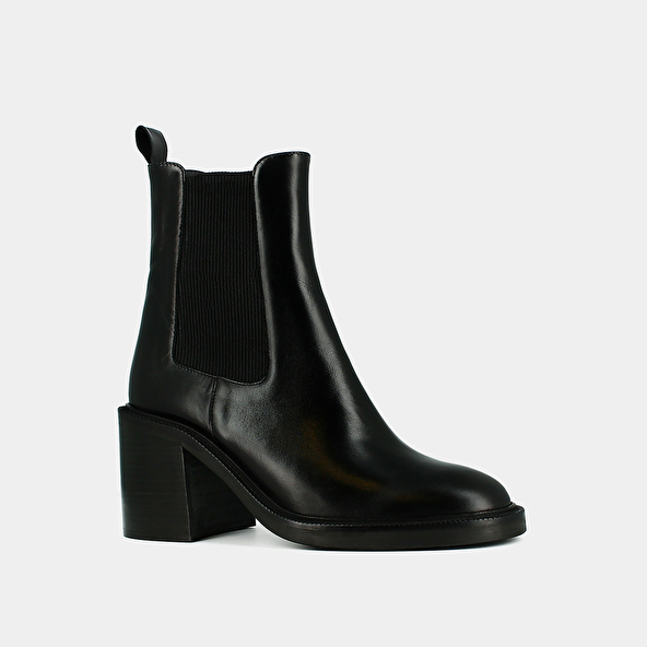 Ankle boots with heels in black leather | DOIGT