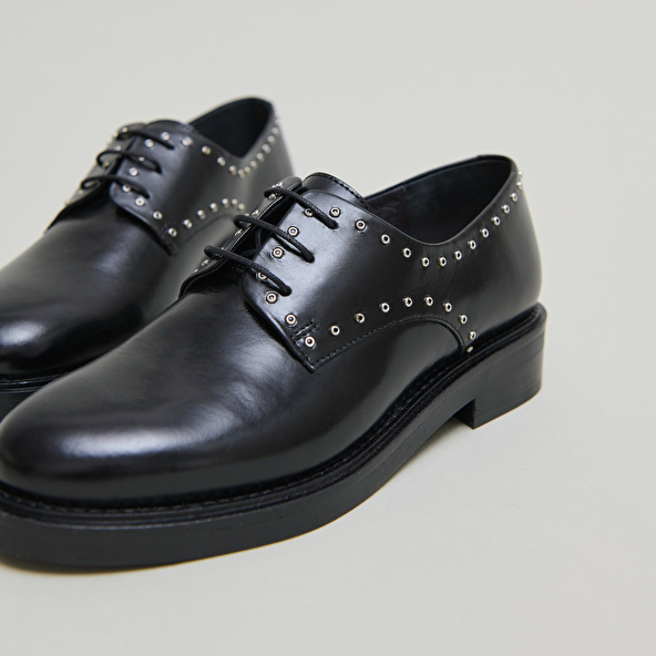 Derbies à détails argentés in black leather | DAHO