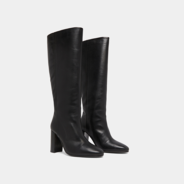 Boots with heels in black leather | VENEZUELA