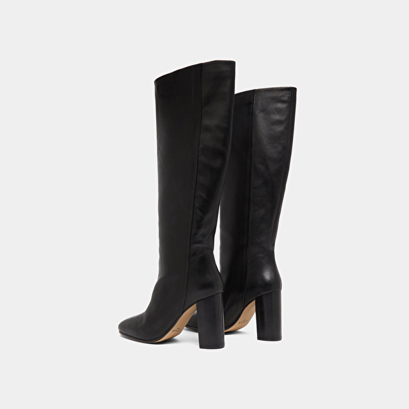 Boots with heels in black leather | VENEZUELA