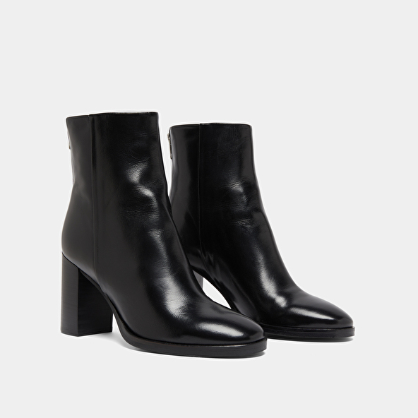 Ankle boots with heels in black leather | DEEP