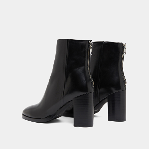 Ankle boots with heels in black leather | DEEP