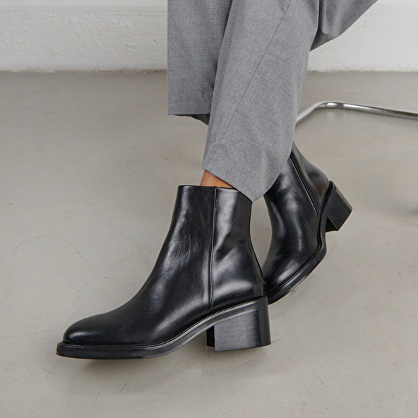 Boots with chunky heels in black leather | DANSEUSE