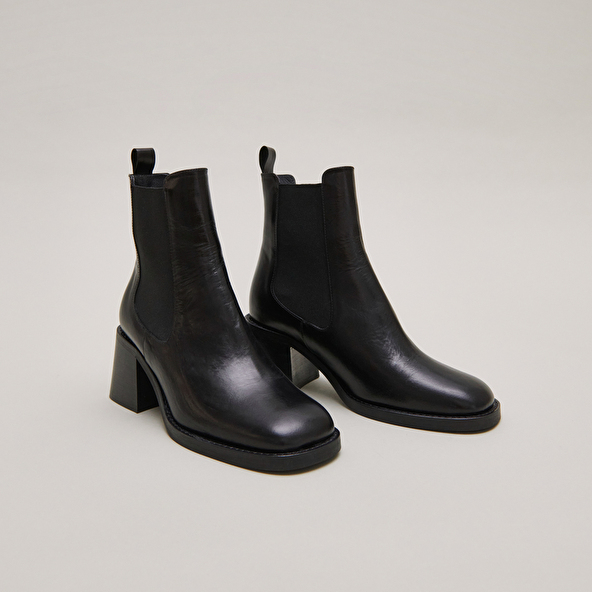 Ankle boots with elastics and chunky heels in black leather | DUCK