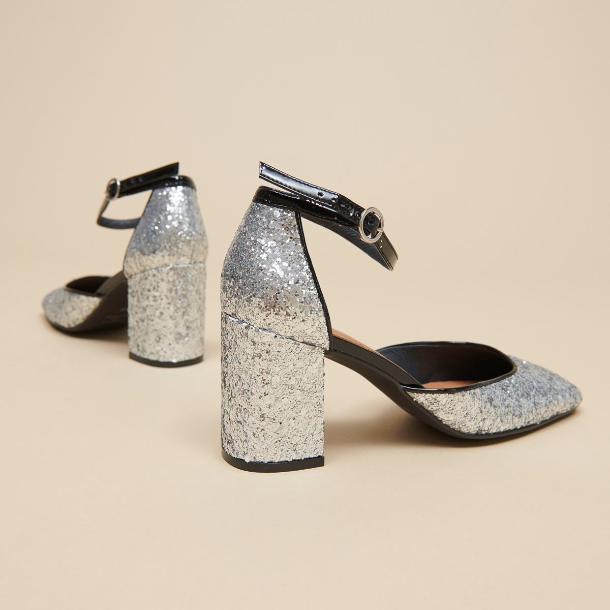 Salomes with straps in silver and black glitter and patent | DOUGGIE