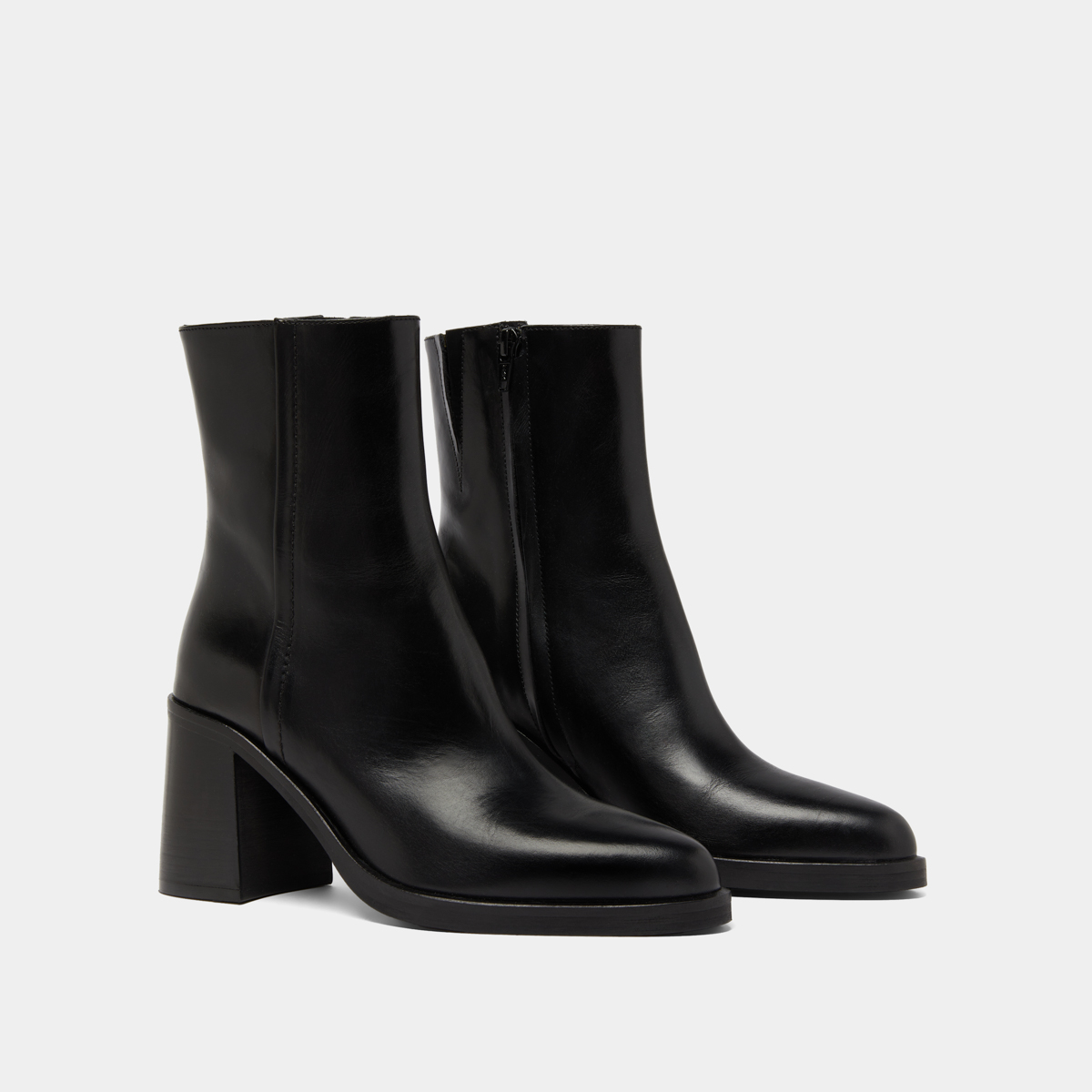 Bottines &agrave; talons in black leather | DOLOR