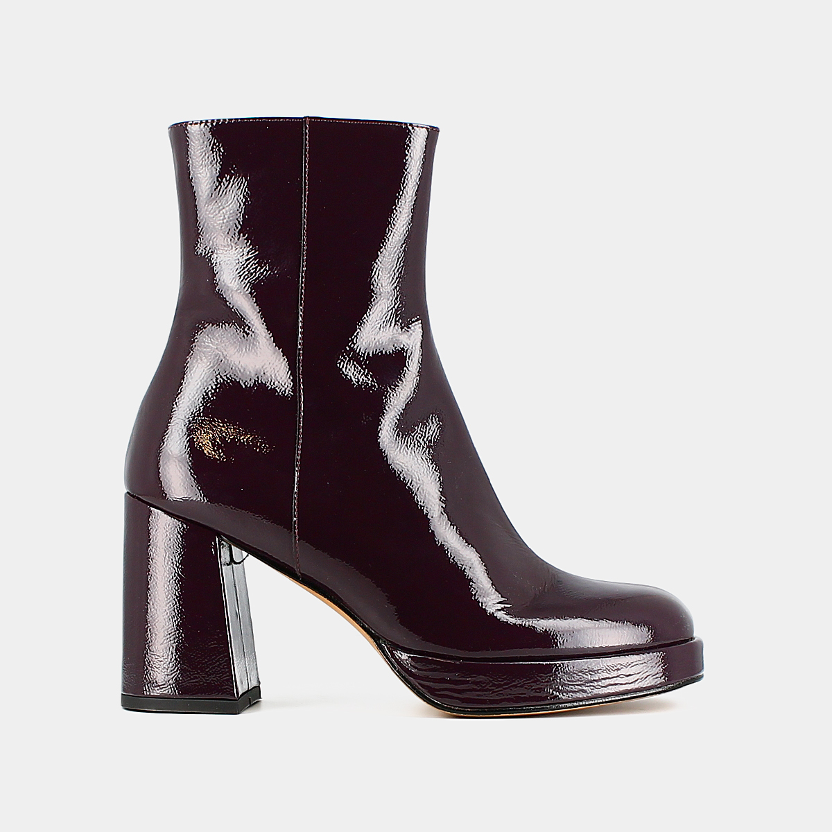 Heeled lowboots in dark purple patent | VORIS