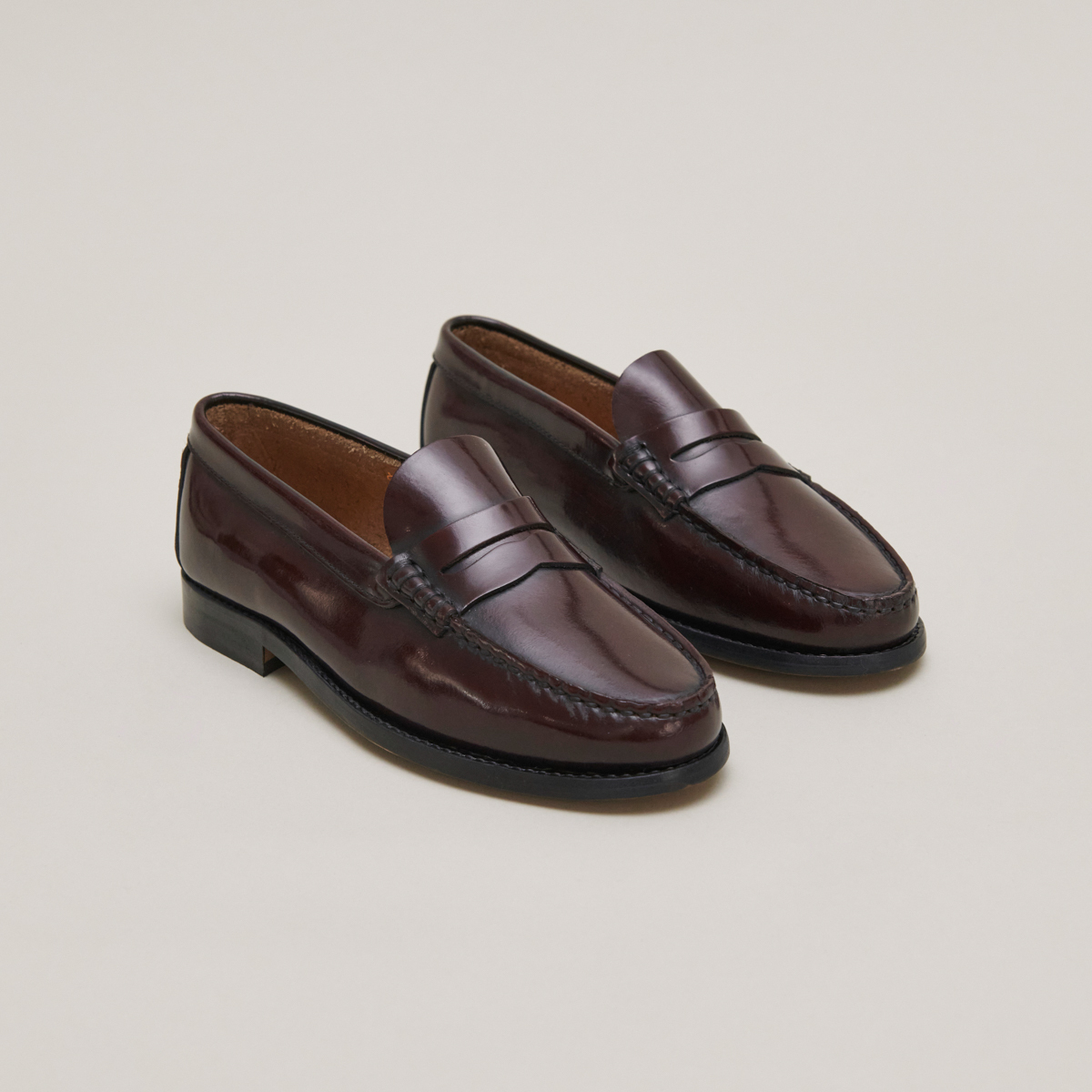 Round-toed loafers in burgundy patinated leather | ODELYA