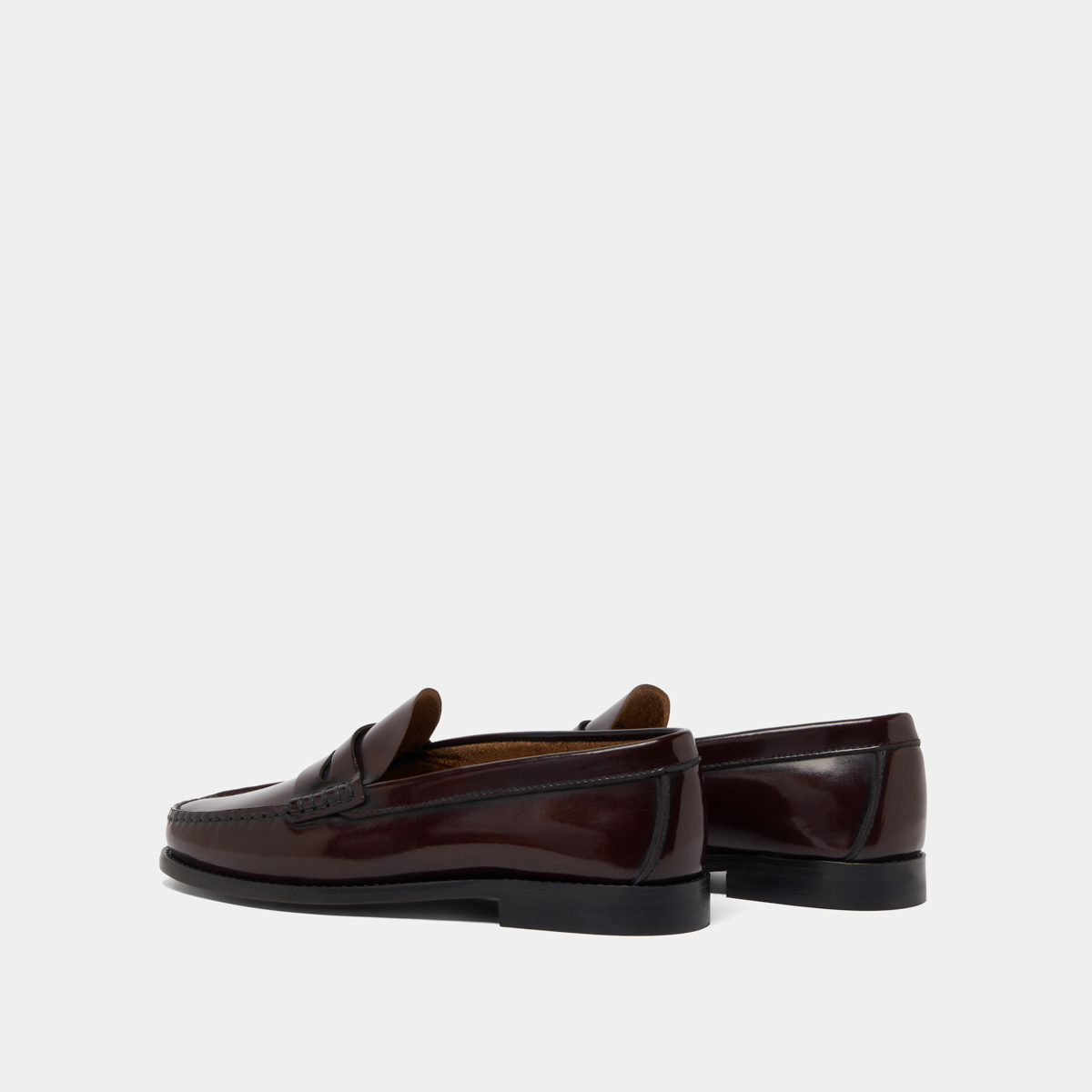 Round-toed loafers in burgundy patinated leather | ODELYA