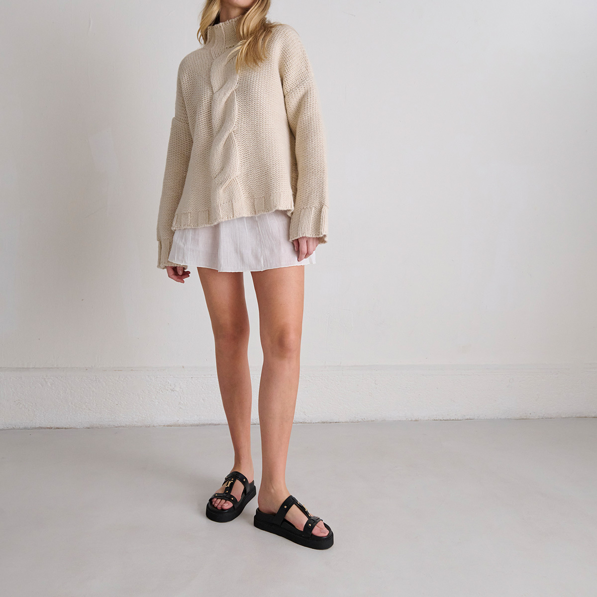 Platform sandals in black glazed leather | LUANA